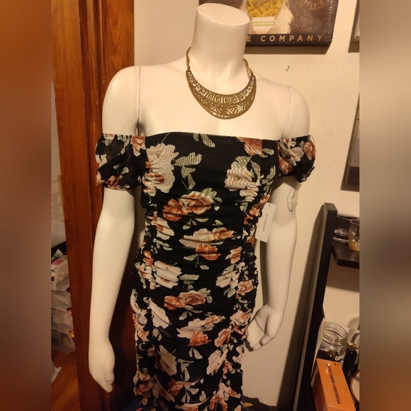 On or Off Shoulder New Dress (Large) - Picture 4 of 5